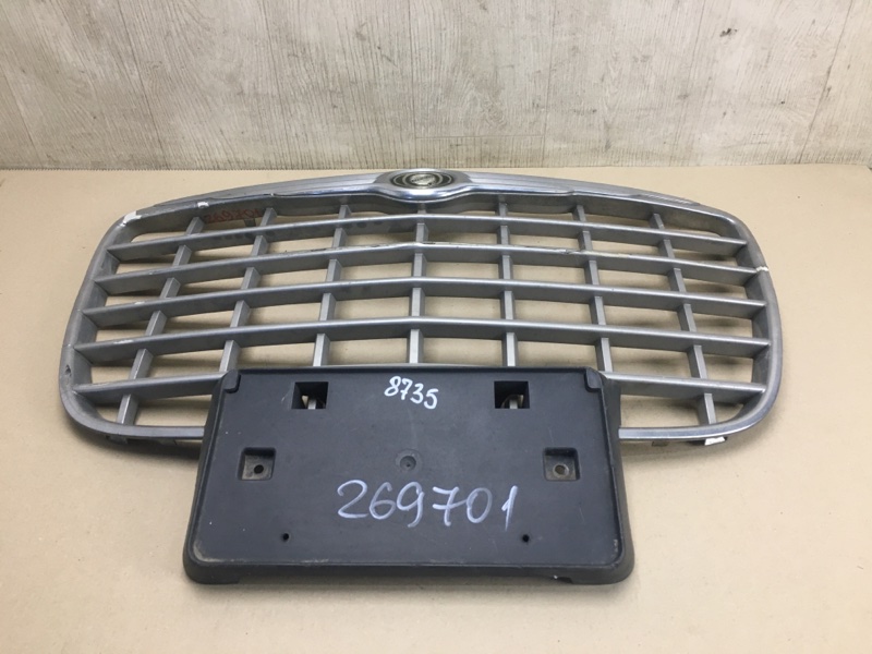 Решетка радиатора 300 04-10 2008 Седан 3.5 EGG