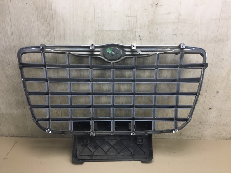 Решетка радиатора 300 04-10 2008 Седан 3.5 EGG