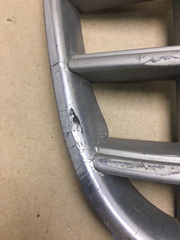 Решетка радиатора 300 04-10 2008 Седан 3.5 EGG