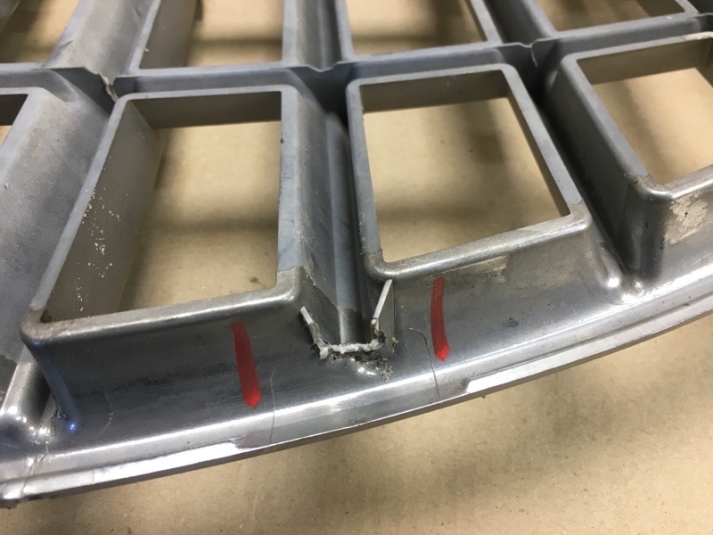 Решетка радиатора 300 04-10 2008 Седан 3.5 EGG