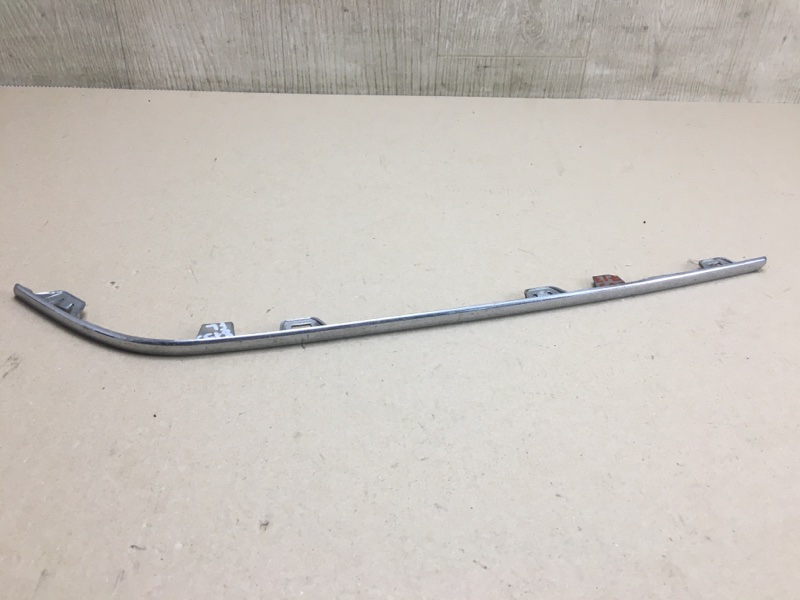 Накладка бампера передняя левая 300 04-10 2008 Седан 3.5 EGG