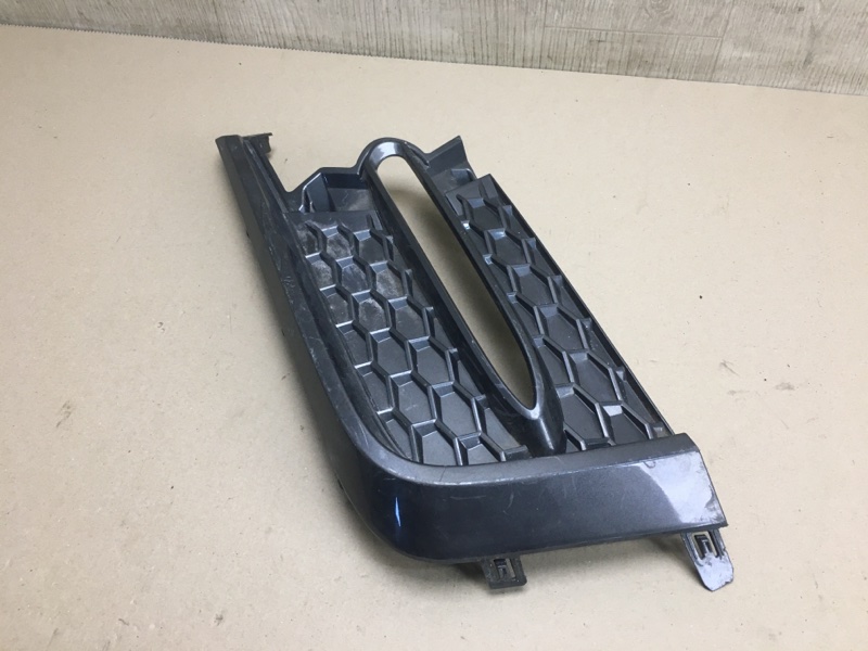 Накладка противотуманной фары правая TOYOTA COROLLA 18-