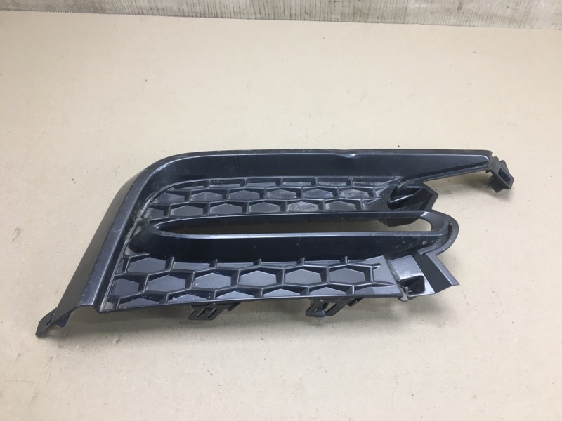 Накладка противотуманной фары правая COROLLA 18-