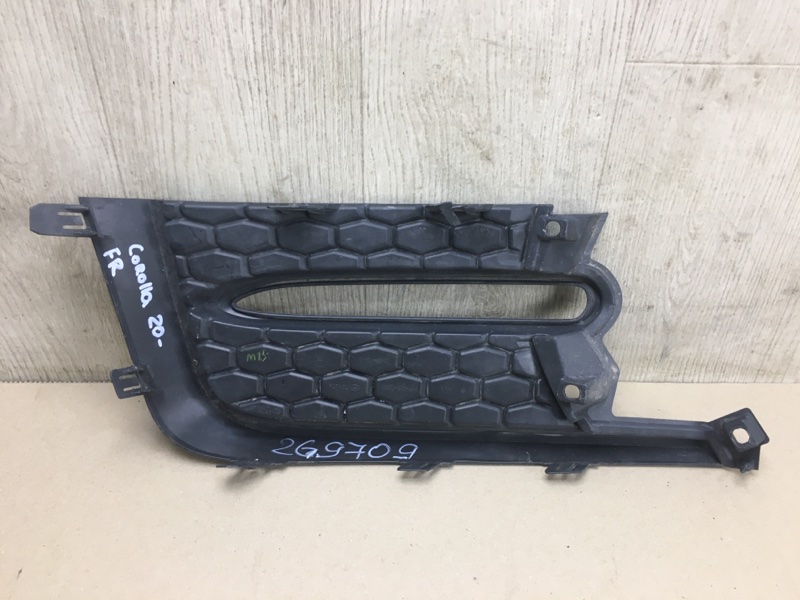 Накладка противотуманной фары правая COROLLA 18-