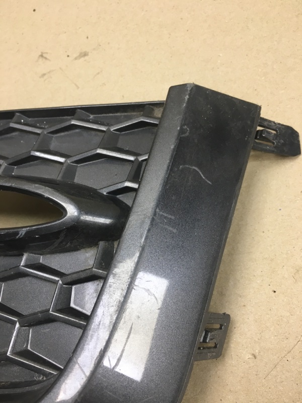 Накладка противотуманной фары правая COROLLA 18-