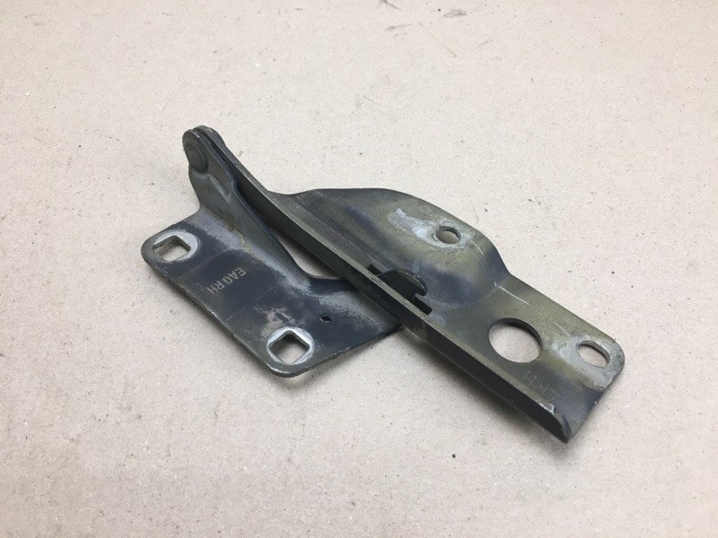 Петля капота правая NISSAN FRONTIER 04-21 2014 D40 4.0 VQ40DE 65400-ZP00A Б/У