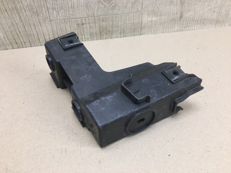 Кронштейн заднего бампера правый VOLKSWAGEN JETTA 05-10 Седан 2.5