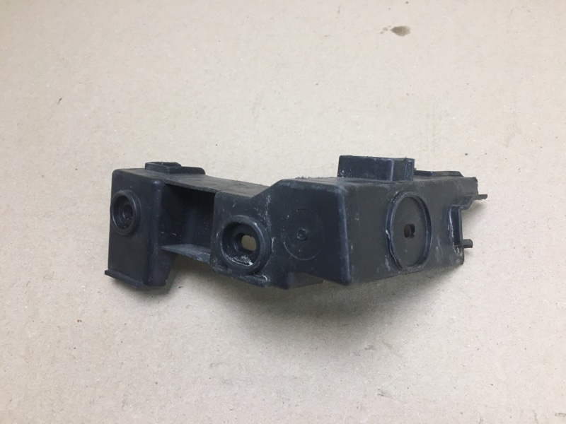 Кронштейн заднего бампера правый JETTA 05-10 2007 Седан 2.5