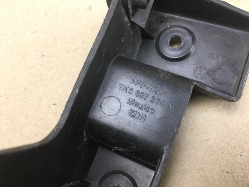 Кронштейн заднего бампера правый JETTA 05-10 2007 Седан 2.5