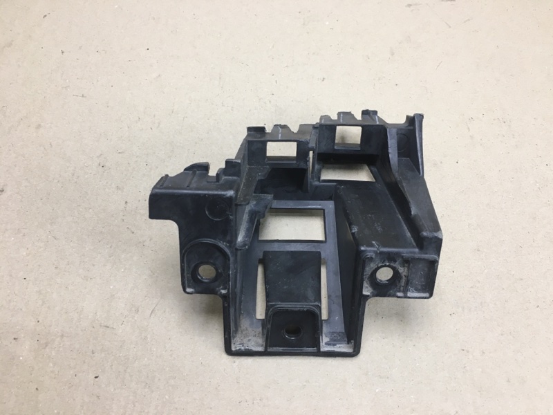 Кронштейн заднего бампера правый VOLKSWAGEN JETTA USA 10-17 2011 Седан CBTA 2.5L 5C6 807 394 A Б/У