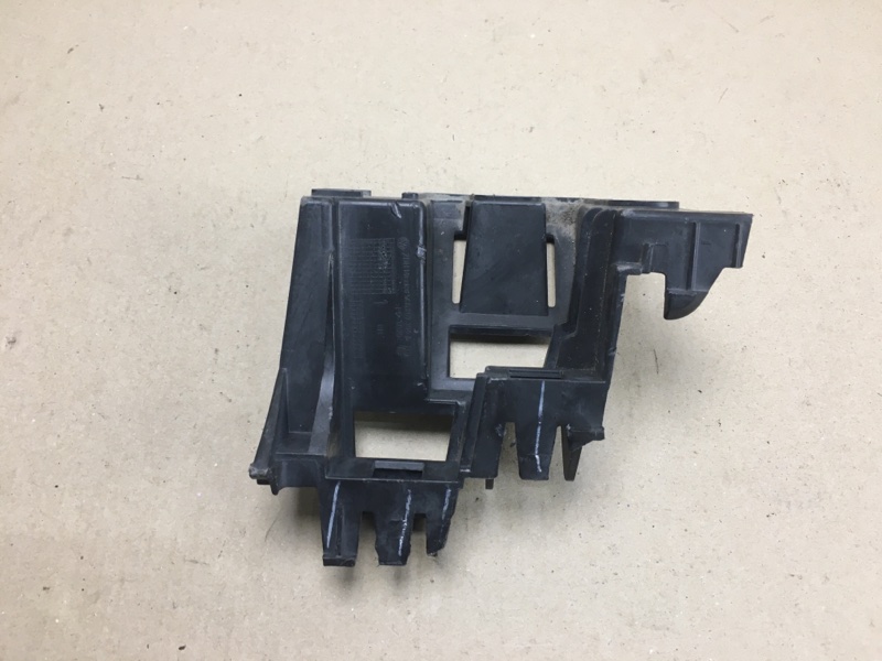 Кронштейн заднего бампера правый VOLKSWAGEN JETTA USA 10-17 Седан CBTA 2.5L