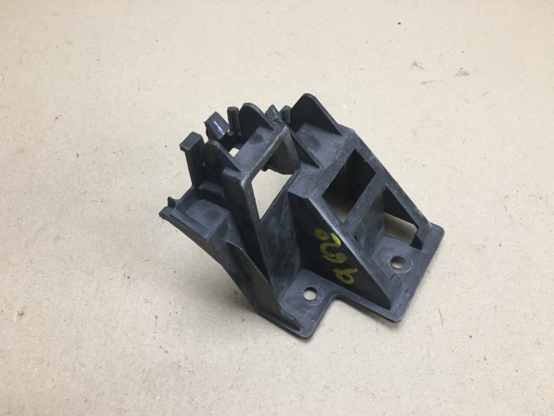 Кронштейн заднего бампера правый JETTA USA 10-17 2011 Седан CBTA 2.5L