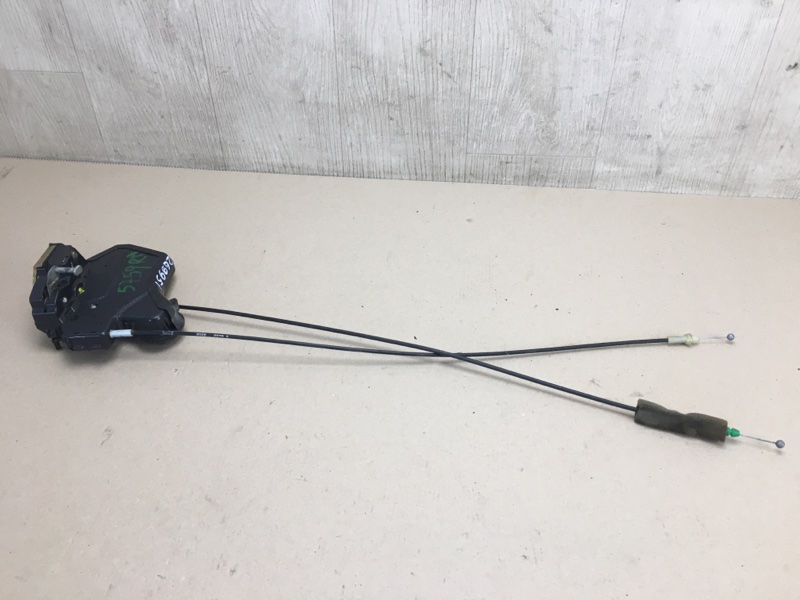 Замок двери задний правый LEXUS ES300 ES330 01-06 69050-33111 Б/У