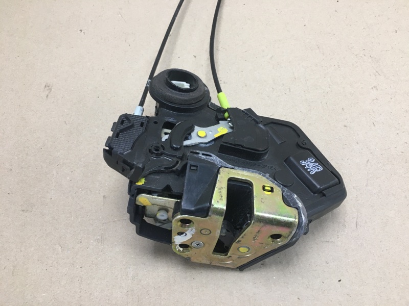 Замок двери задний правый LEXUS ES300 ES330 01-06