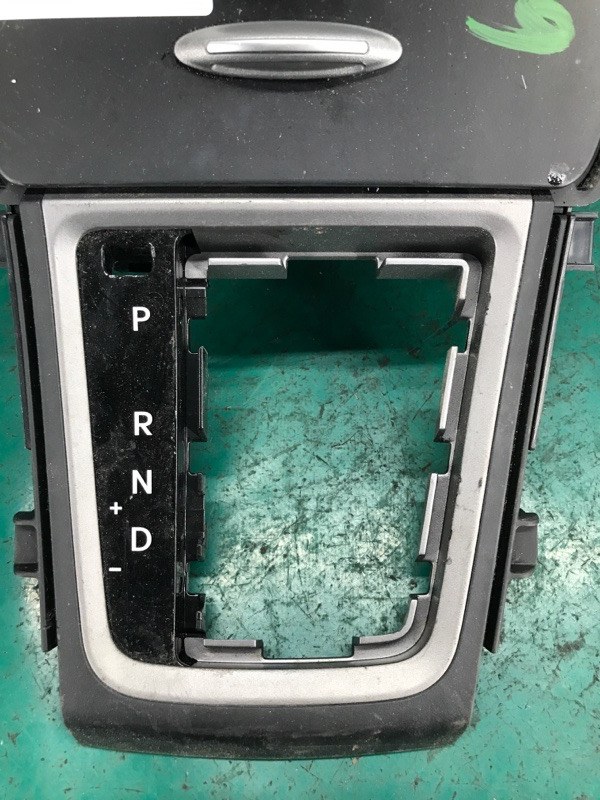 Консоль центральная ELANTRA MD 10-15 2015 MD 1.8 G4NB