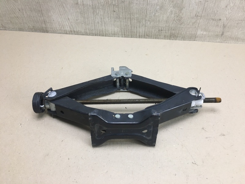 Домкрат AUDI A4 08-15