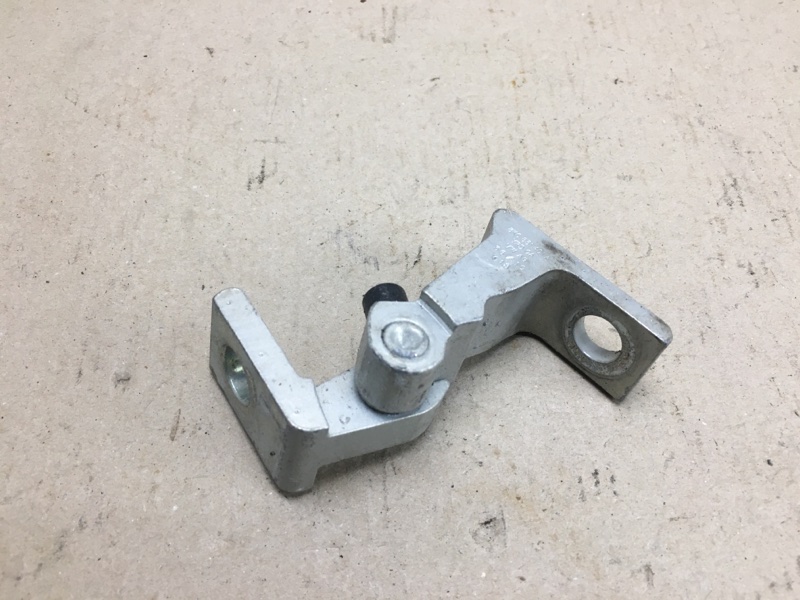 Петля двери верхняя задняя левая VOLKSWAGEN GOLF 12-21 8K0 831 401 A Б/У