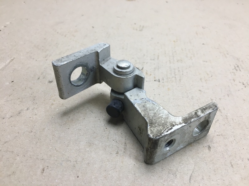 Петля двери верхняя задняя левая GOLF 12-21