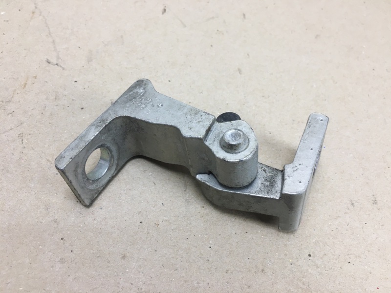 Петля двери нижняя задняя правая GOLF 12-21