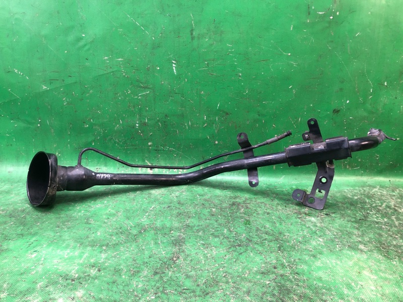 Горловина топливного бака NISSAN JUKE 10-19 2011 1.6 MR16DDT 17220-1KM0A Б/У