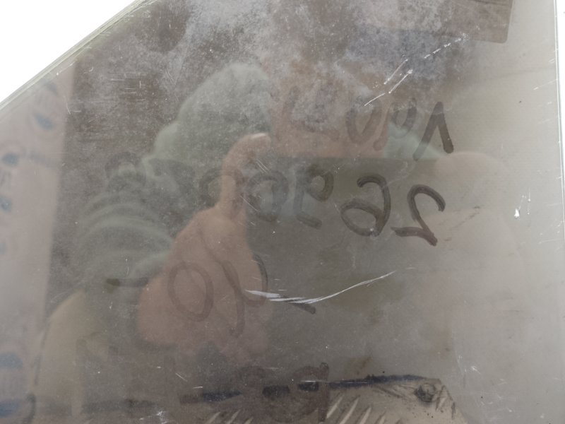 Стекло двери глухое заднее левое CAMRY 40 06-11