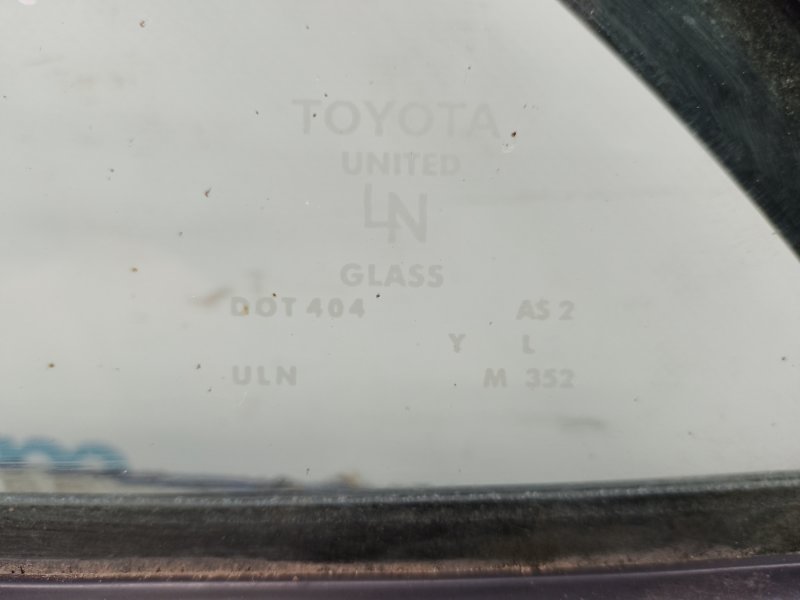 Стекло двери глухое заднее левое CAMRY 40 06-11