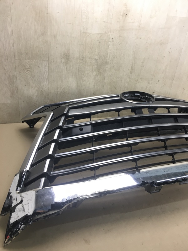 Решетка радиатора LEXUS LX570 15-