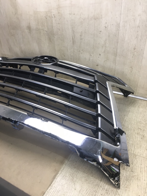 Решетка радиатора LX570 15-