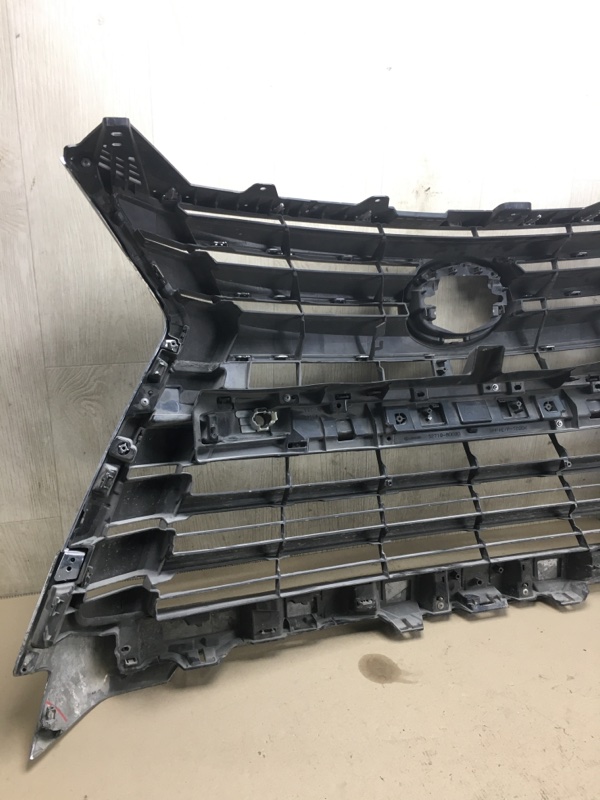 Решетка радиатора LX570 15-