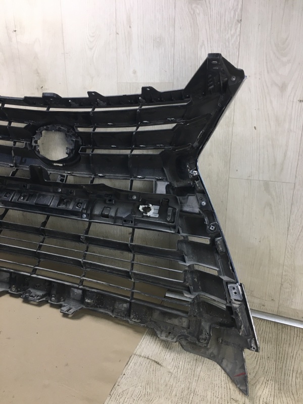 Решетка радиатора LX570 15-