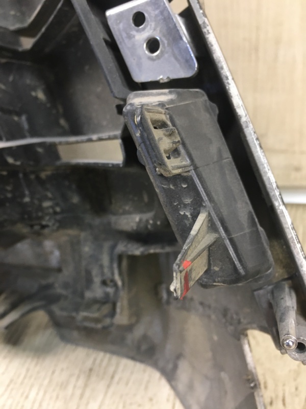 Решетка радиатора LX570 15-