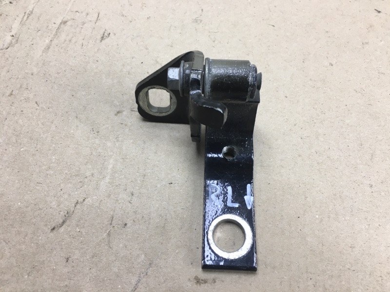 Петля двери нижняя задняя левая FORD FOCUS 10-18 AM5Z-5826803-A Б/У