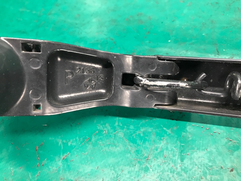 Поводок стеклоочистителя передний правый DODGE DURANGO 11- (WD) 3.6 ERB