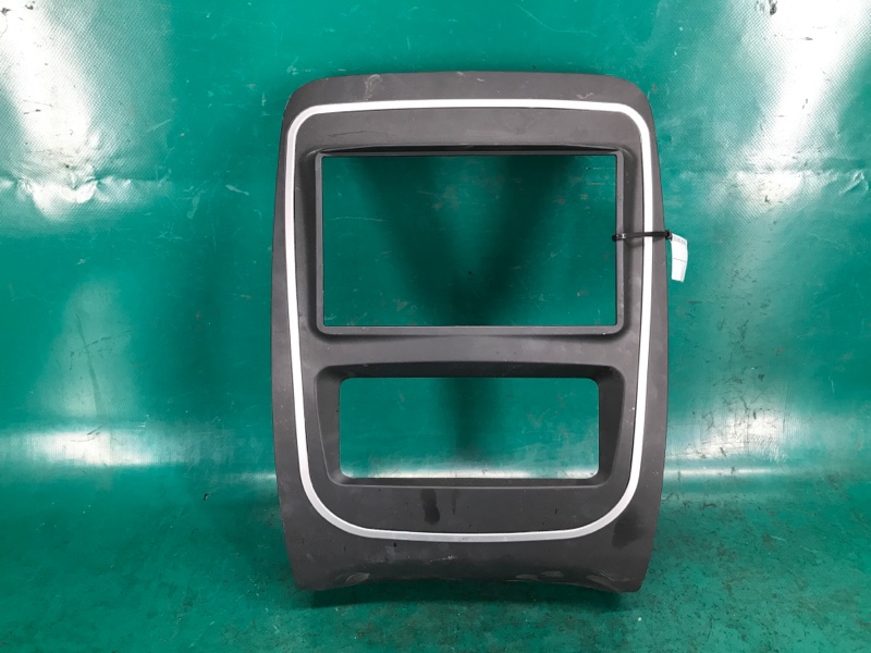 Накладка торпедо под магнитолу DODGE DURANGO 11- (WD) 2014 3.6 ERB 5091856AB Б/У