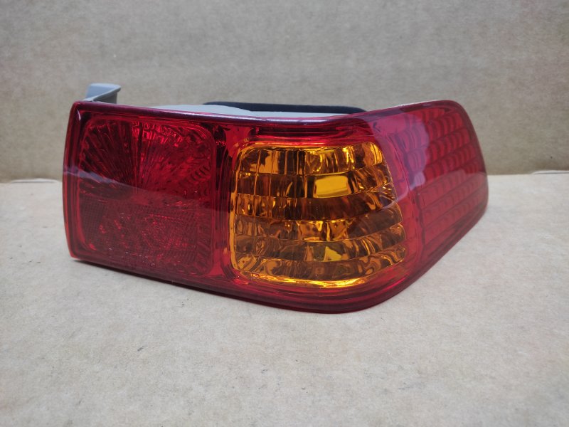 Фонарь наружный правый TOYOTA CAMRY 20 96-02 212-19D7R-UE новая