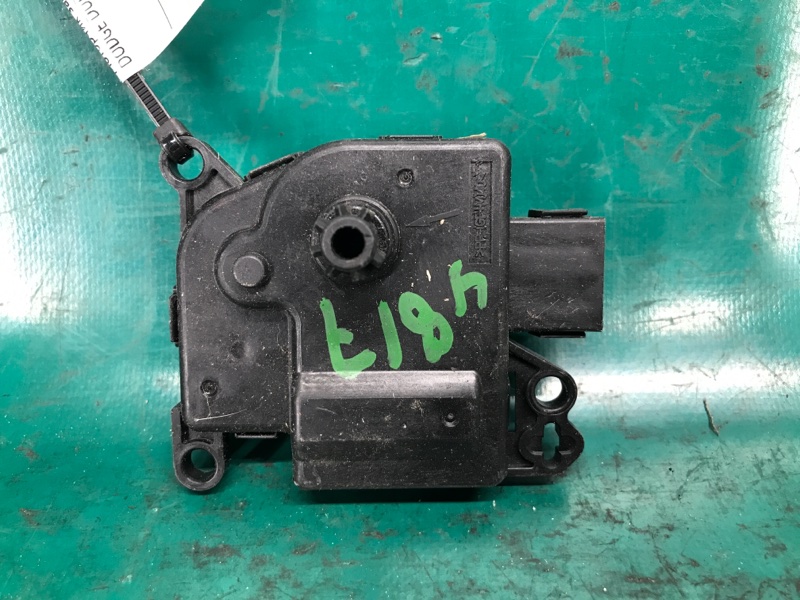 Моторчик заслонки печки DODGE DURANGO 11- (WD) 2014 3.6 ERB 68224186AA Б/У