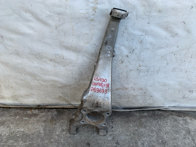 Кулак поворотный правый LS430 00-06 2004 UCF30L 4.3 3UZFE