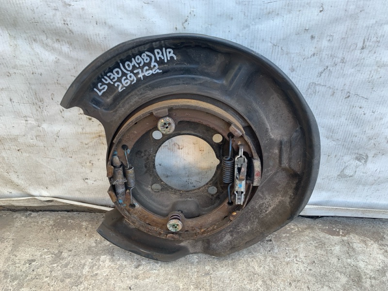 Тормозной механизм правый LS430 00-06 2004 UCF30L 4.3 3UZFE