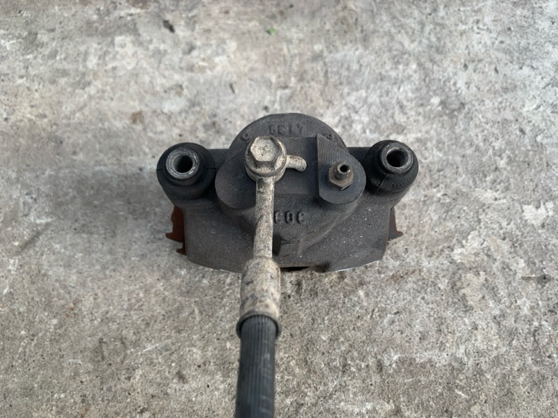 Суппорт тормозной задний левый NISSAN QX56 / TITAN / ARMADA 04-16 VK56DE