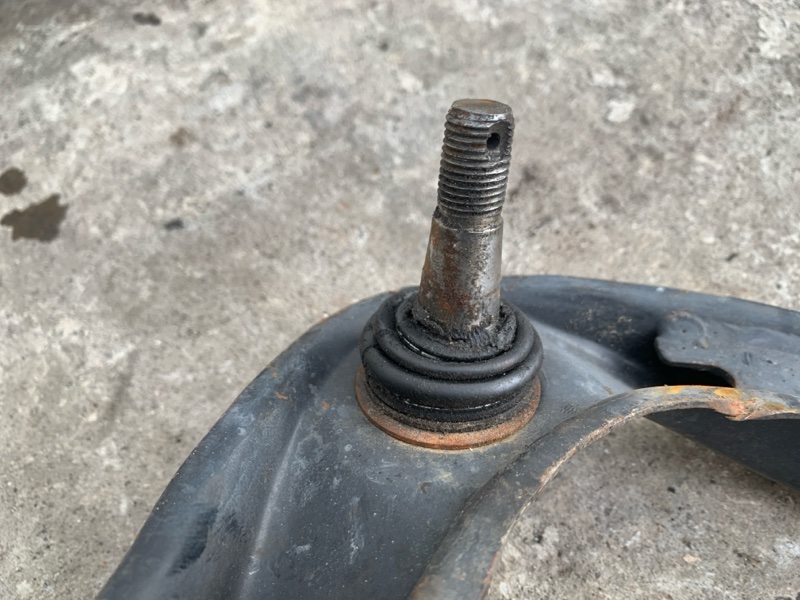 Рычаг передней подвески верхний правый QX56 / TITAN / ARMADA 04-16 2008 VK56DE