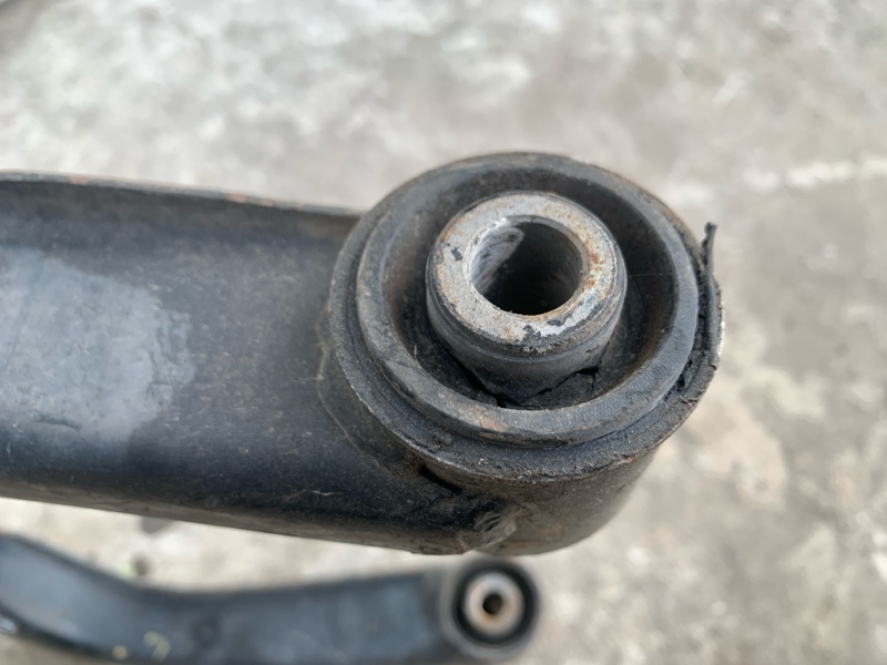 Рычаг передней подвески верхний правый QX56 / TITAN / ARMADA 04-16 2008 VK56DE