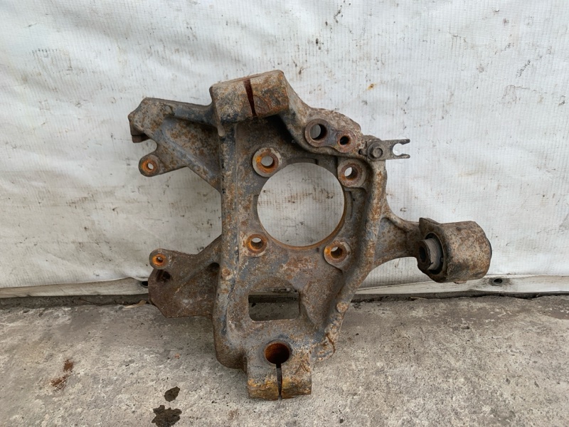 Цапфа правая NISSAN QX56 / TITAN / ARMADA 04-16 VK56DE