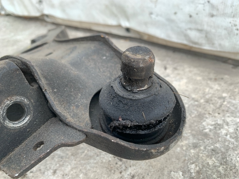 Рычаг передней подвески нижний правый QX56 / TITAN / ARMADA 04-16 2008 VK56DE