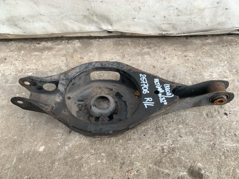 Рычаг задней подвески поперечный нижний левый NISSAN ALTIMA L32 07-12 2012 Седан 2.5 QR25DE 551B0-ZX00B Б/У