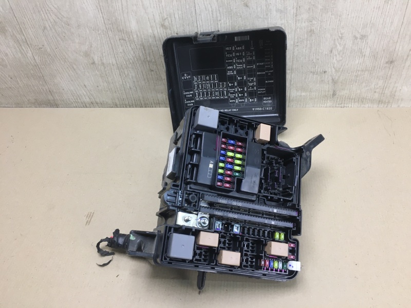 Блок предохранителей моторный отсек HYUNDAI SONATA LF 2014- 2015 LF 2.4 G4KJ 91950-C1820 Б/У