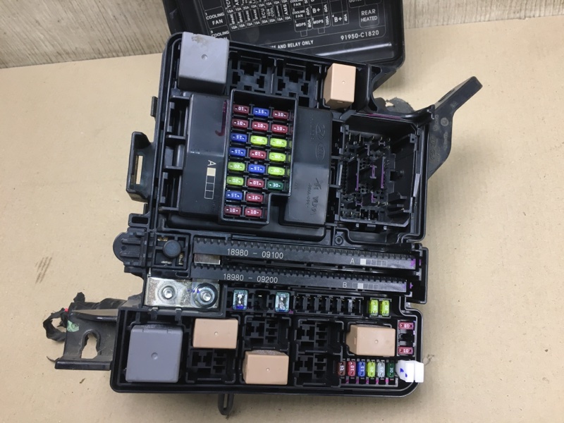 Блок предохранителей моторный отсек SONATA LF 2014- 2015 LF 2.4 G4KJ