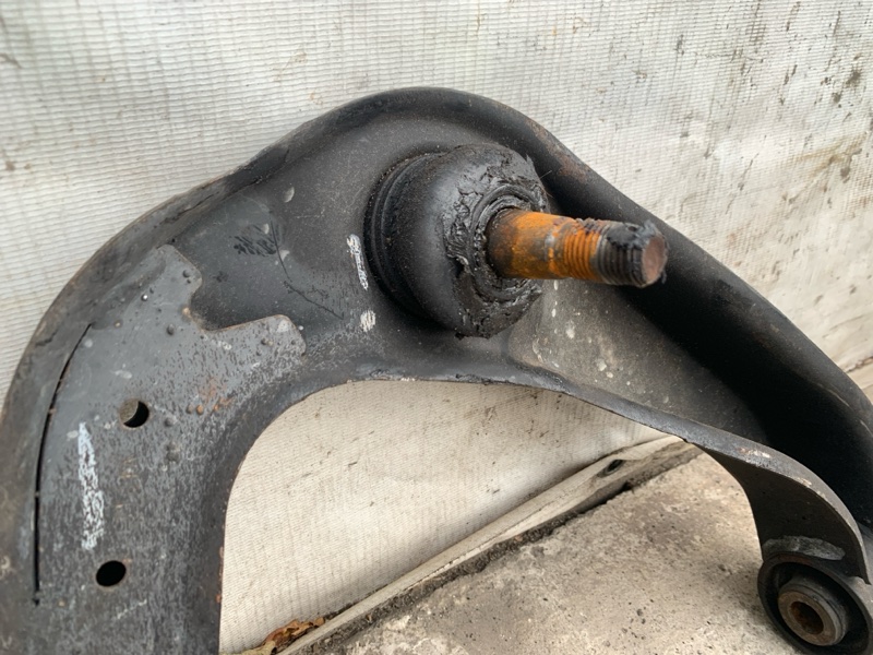 Рычаг передней подвески верхний левый FRONTIER 04-21 2014 D40 4.0 VQ40DE