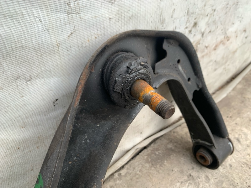 Рычаг передней подвески верхний правый FRONTIER 04-21 2014 D40 4.0 VQ40DE