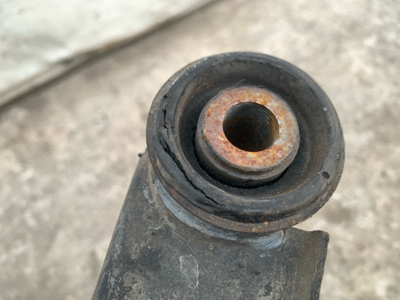 Рычаг передней подвески верхний правый FRONTIER 04-21 2014 D40 4.0 VQ40DE