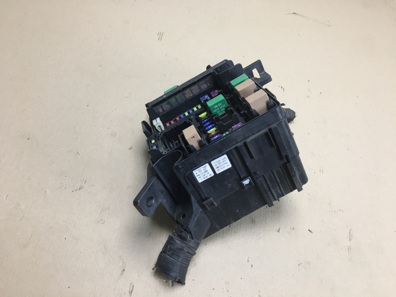 Блок предохранителей моторный отсек SONATA YF 10-14 2012 YF 2.4 G4KK Блок предохранителей моторный отсек SONATA YF 10-14 2012 YF 2.4 G4KK